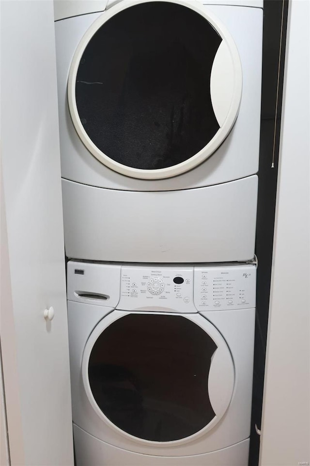 laundry room with laundry area and stacked washer / drying machine