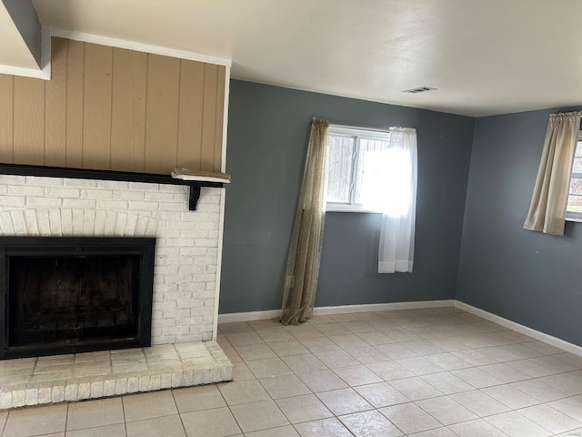 unfurnished living room featuring visible vents, baseboards, and light tile patterned flooring