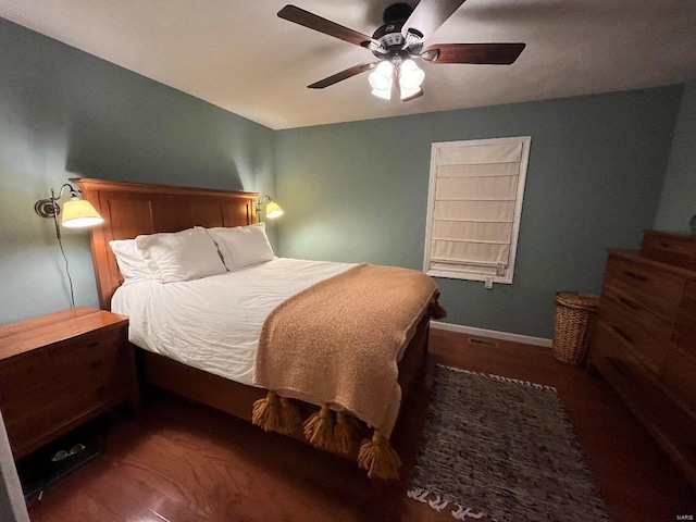 bedroom with baseboards and a ceiling fan