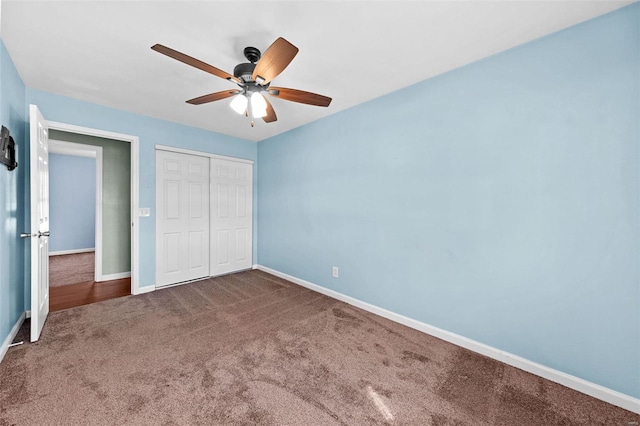 unfurnished bedroom featuring carpet flooring, baseboards, a closet, and ceiling fan