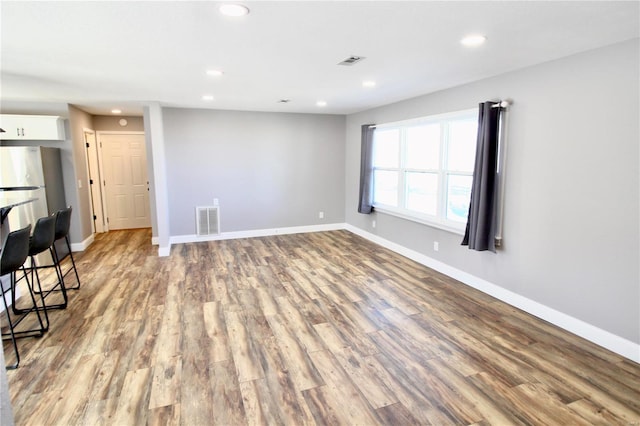 unfurnished room featuring recessed lighting, visible vents, and baseboards