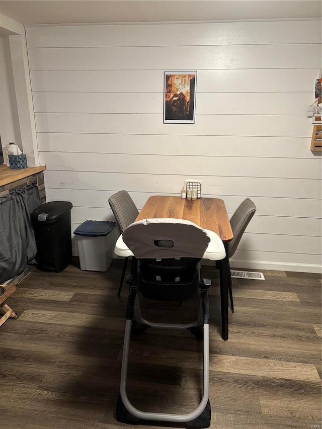 dining area featuring visible vents and dark wood finished floors