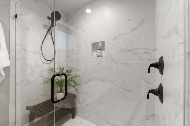 bathroom featuring tiled shower