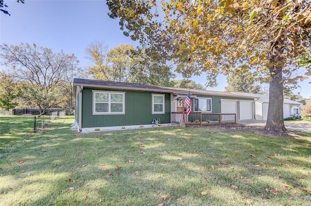 view of front of property featuring an attached garage, a front yard, and fence