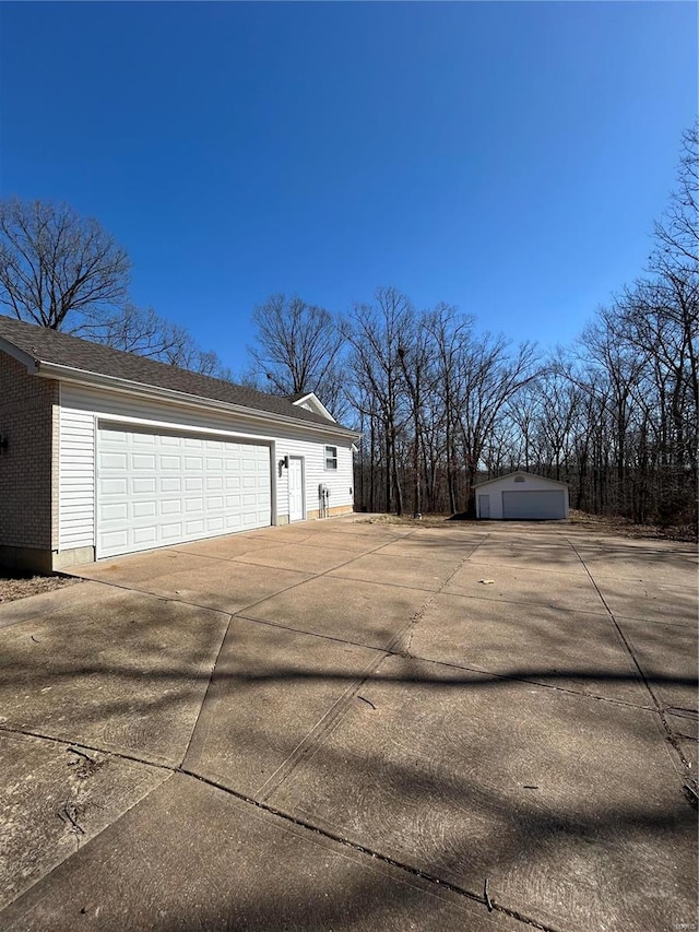 view of detached garage