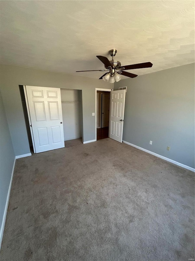 unfurnished bedroom featuring carpet flooring, a textured ceiling, a ceiling fan, and baseboards