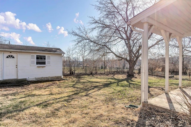 view of yard featuring an outbuilding and fence