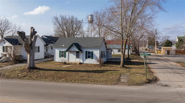 view of front of property featuring a shingled roof