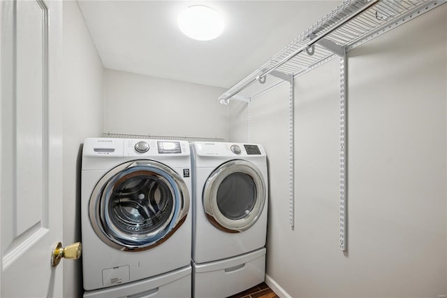 laundry room with laundry area and independent washer and dryer