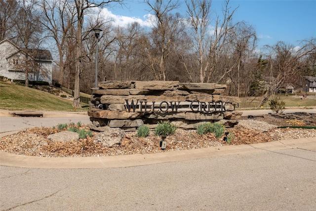 view of community / neighborhood sign