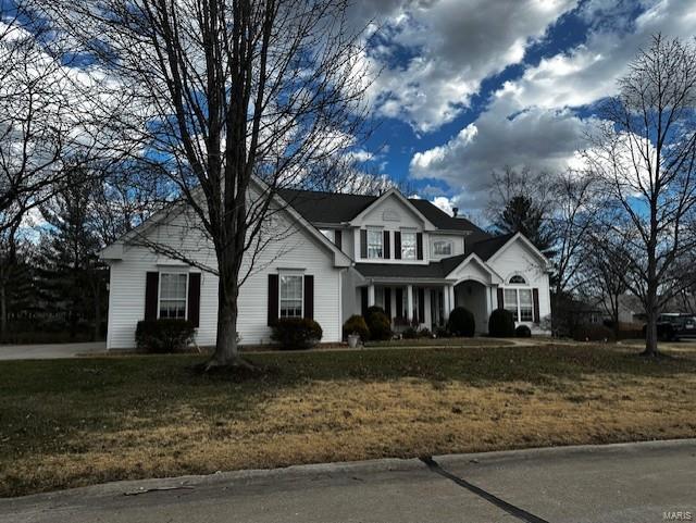 view of front of house with a front lawn