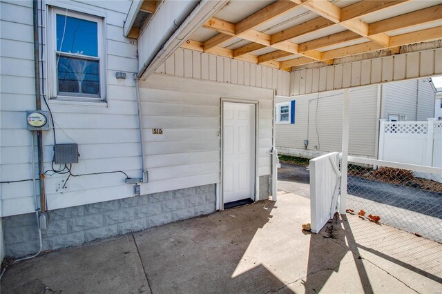 entrance to property with fence