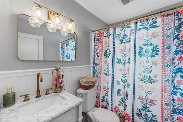 bathroom with visible vents, a wainscoted wall, toilet, a shower with shower curtain, and vanity