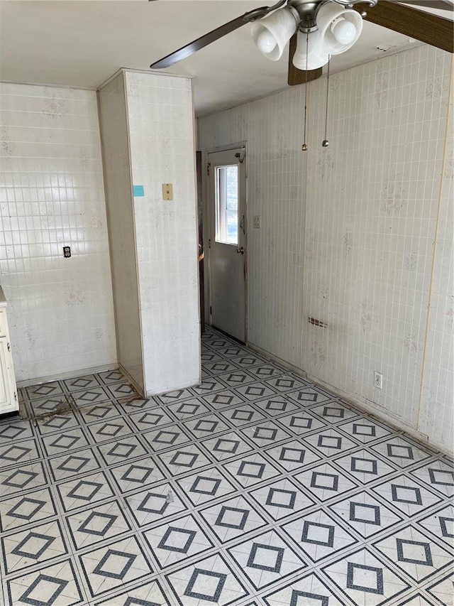 empty room featuring light floors and ceiling fan