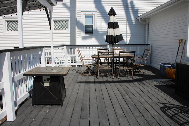 deck with outdoor dining area