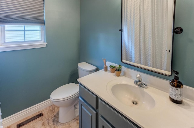 full bathroom featuring visible vents, toilet, vanity, and baseboards