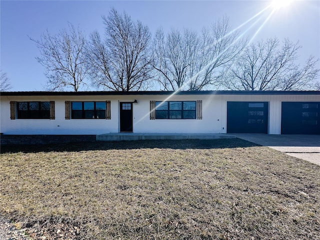 view of front of house featuring concrete driveway and an attached garage