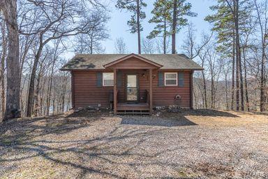 chalet / cabin featuring log veneer siding