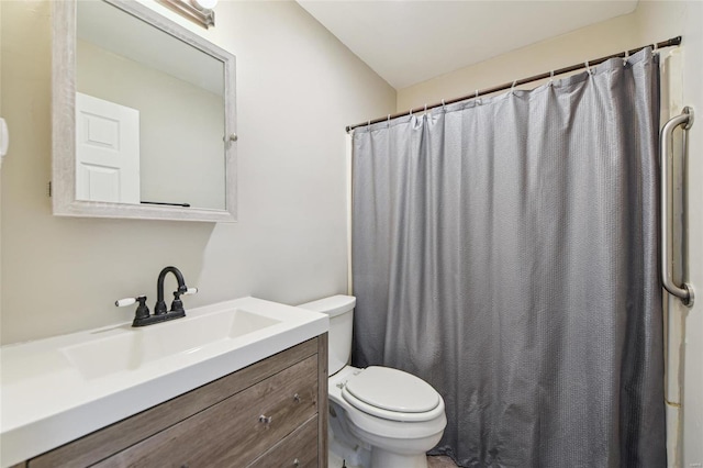 full bath featuring vanity, curtained shower, and toilet