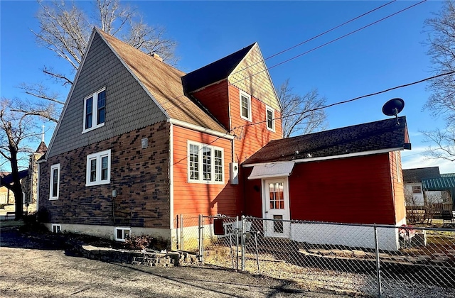 view of front of property with a fenced front yard