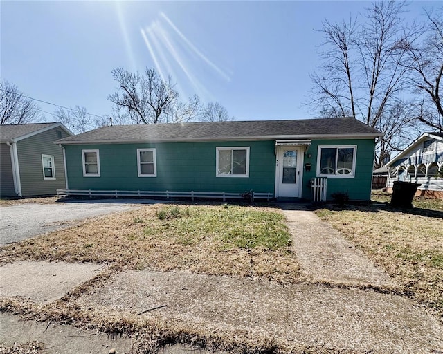 view of front of home featuring fence and driveway