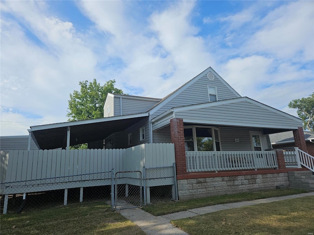 view of front of property with covered porch and a front lawn