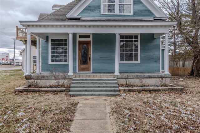 view of front facade featuring a porch