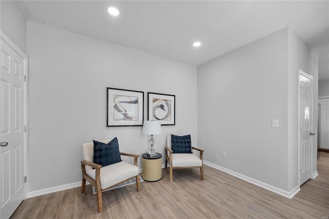 sitting room featuring recessed lighting, baseboards, and light wood-style flooring