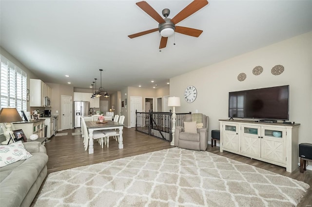 living room featuring dark wood finished floors, recessed lighting, and ceiling fan