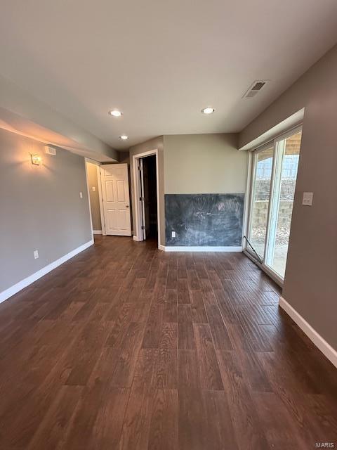 unfurnished room featuring recessed lighting, visible vents, baseboards, and dark wood-type flooring