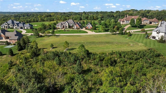 birds eye view of property featuring a forest view