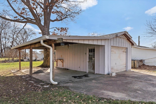 exterior space featuring driveway