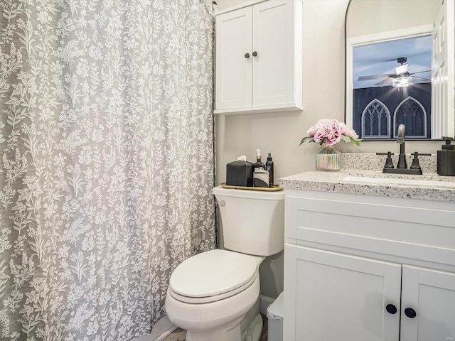 full bath with a shower with curtain, toilet, ceiling fan, and vanity