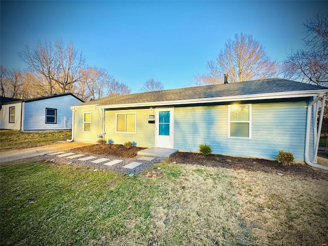 back of house featuring a yard