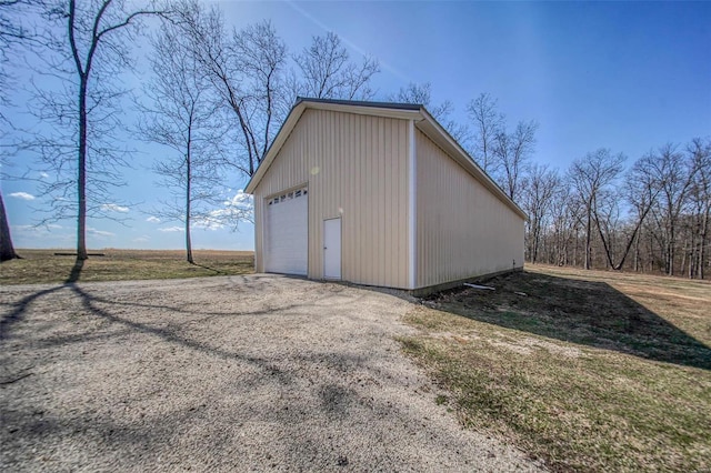 view of outdoor structure featuring an outbuilding and dirt driveway