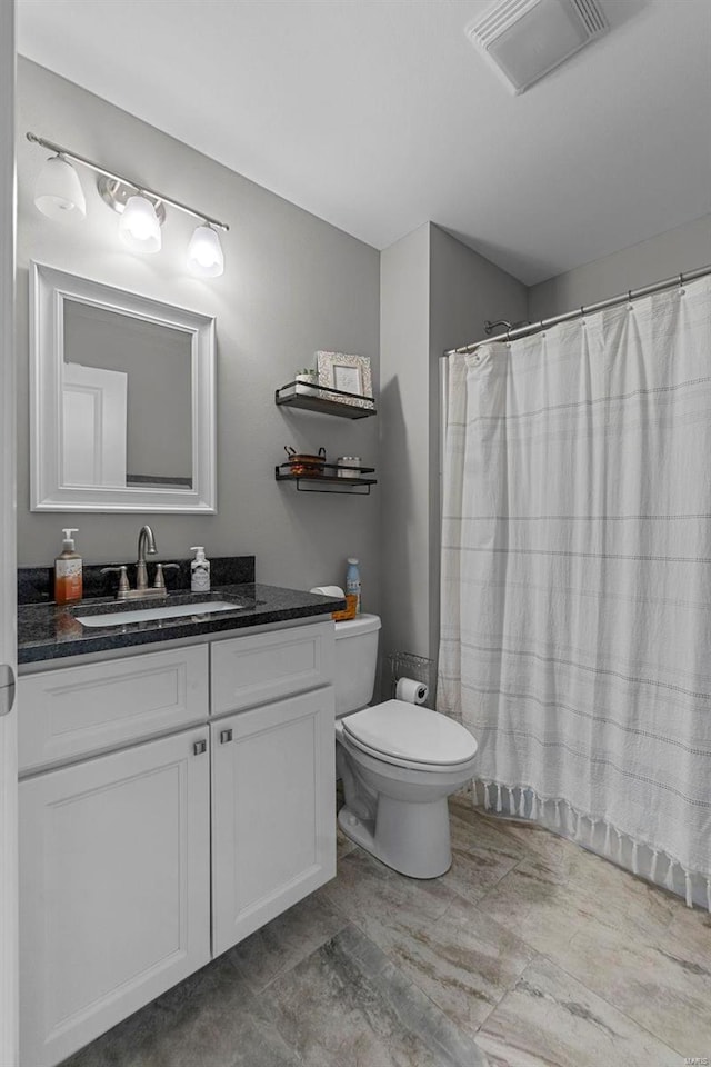 bathroom with vanity, a shower with shower curtain, toilet, and visible vents