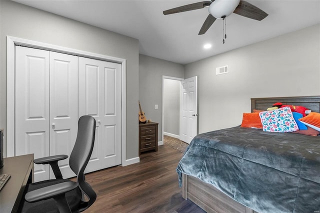 bedroom featuring visible vents, ceiling fan, baseboards, dark wood finished floors, and a closet