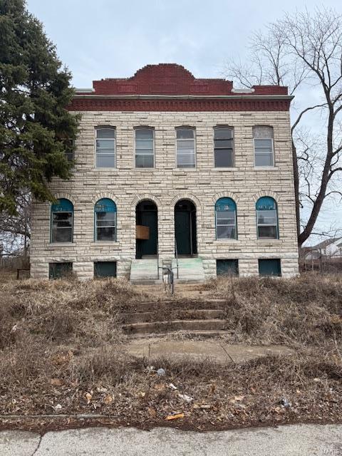 view of front facade featuring stone siding