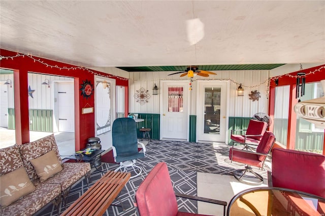 living area featuring ceiling fan