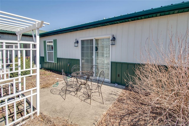 view of patio featuring a pergola and outdoor dining area