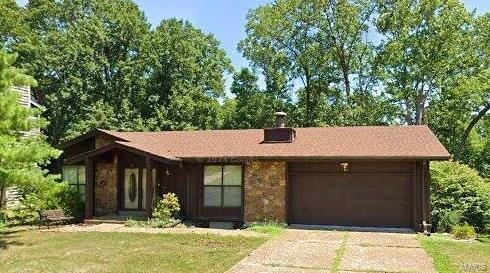 ranch-style home with driveway and a garage