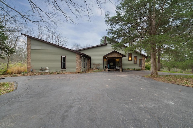 view of front of house with aphalt driveway