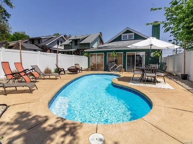 view of swimming pool featuring a fenced backyard, a fenced in pool, and a patio