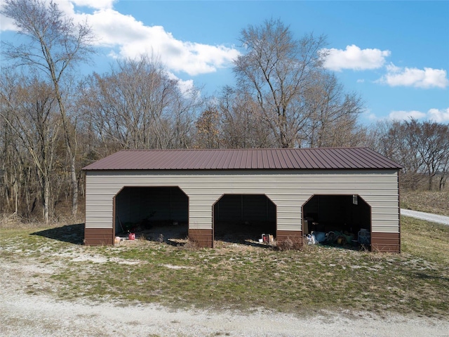 view of detached garage