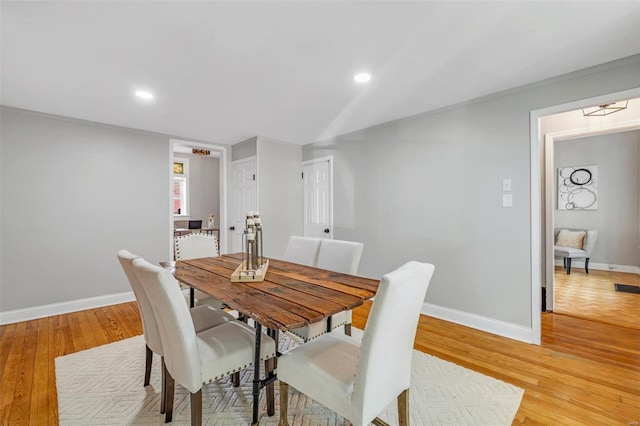 dining room with light wood finished floors, visible vents, recessed lighting, and baseboards