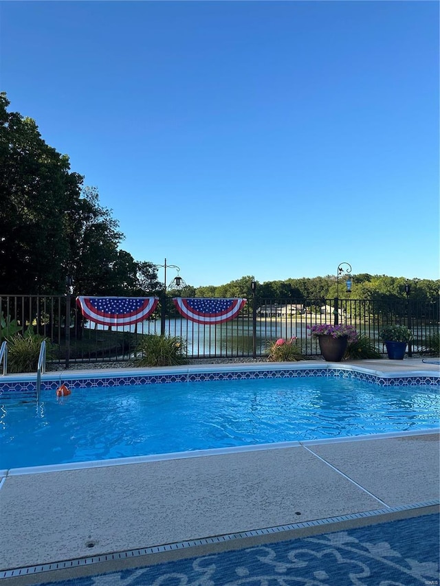 view of swimming pool with fence