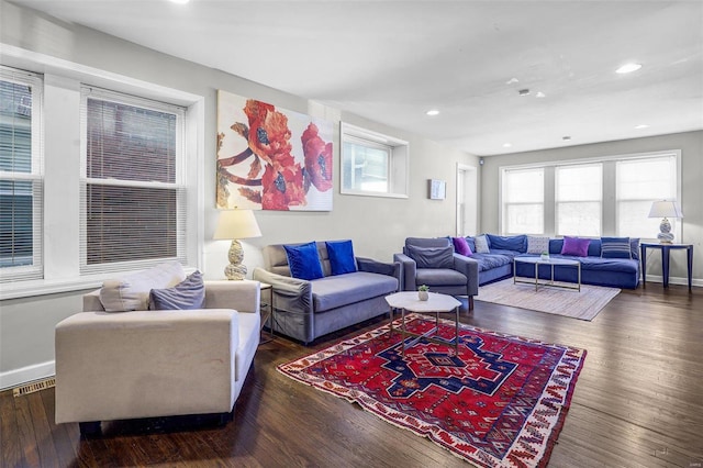 living room featuring recessed lighting, visible vents, baseboards, and hardwood / wood-style floors