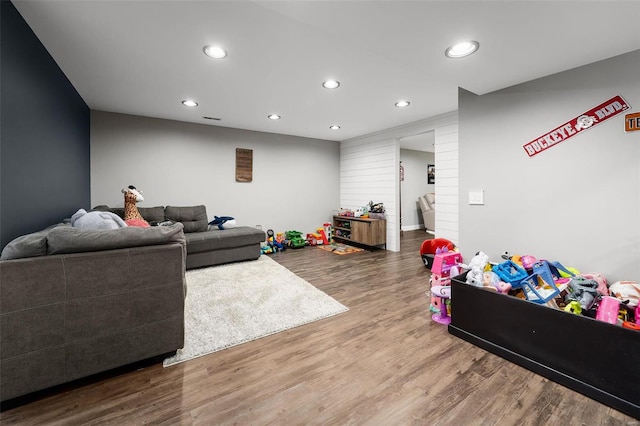 rec room featuring recessed lighting and wood finished floors