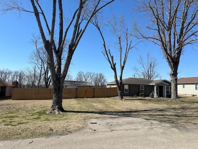 view of yard featuring fence