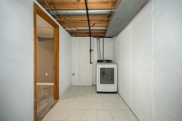 unfinished basement with baseboards and washer / clothes dryer